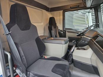 TGS 35.470 8x4 / HMF 2243 Z KRAAN + HAAKARM